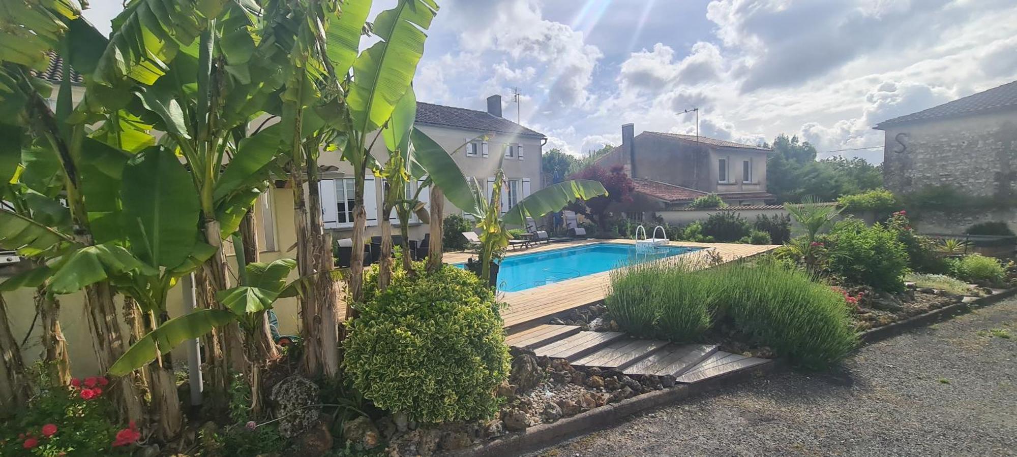 Gites De 2 A 11 Personnes Au Domaine D'Usson Echebrune 외부 사진